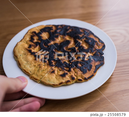 焦げたお好み焼き 焦げたお好み焼き 25508579