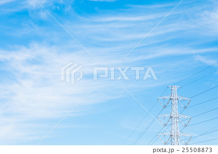 送電線 高圧電線 10月の空 雲 筋雲 巻雲 青い空 秋の空 晩夏の空 背景用素材 青空 合成用背景 送電線 高圧電線 10月の空 雲 筋雲 巻雲 青い空 秋の空 晩夏の空 背景用素材 青空 合成用背景 25508873