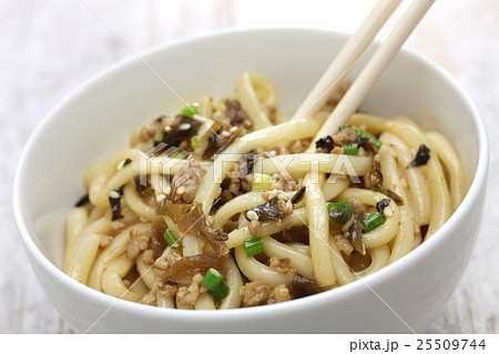 担担麺・混ぜている最中 担担麺・混ぜている最中 25509744