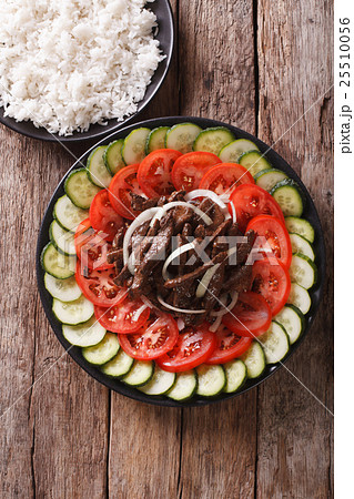 Cambodian beef Lok Lak with fresh vegetables 25510056