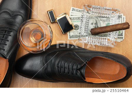 Cigar, ashtray, lighter, money, shoe, glass    25510464