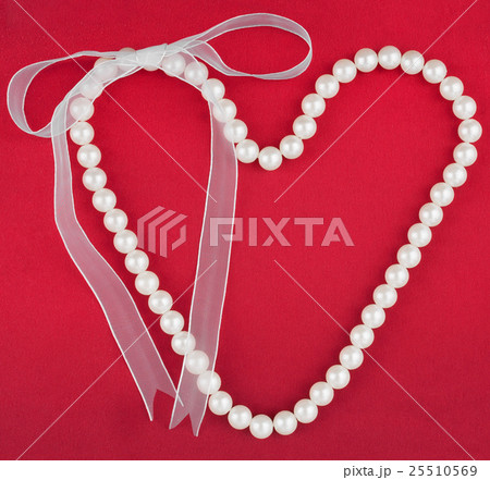 Symbolic heart of beads 25510569