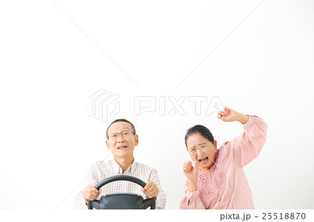 シニア　運転　事故 25518870