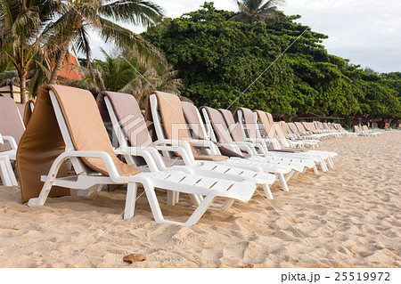canvas beach bed on the beach 25519972