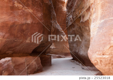 ぺトラ遺跡 シーク(峡谷) ぺトラ遺跡 シーク(峡谷) 25523018