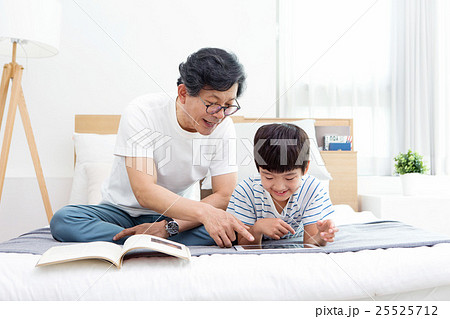 My grandfather and grandson 200 25525712