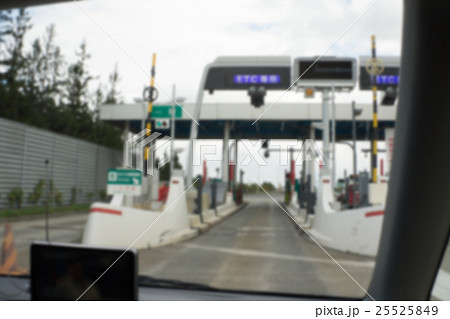 高速道路料金所（ボケ表現） 25525849