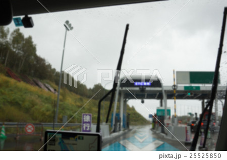高速道路料金所（ボケ表現） 25525850