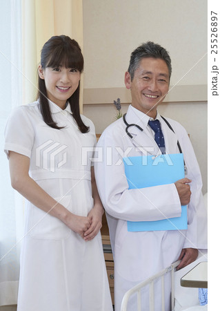 医療　病院　介護　医者　介護師　ナース　イメージシーン 25526897