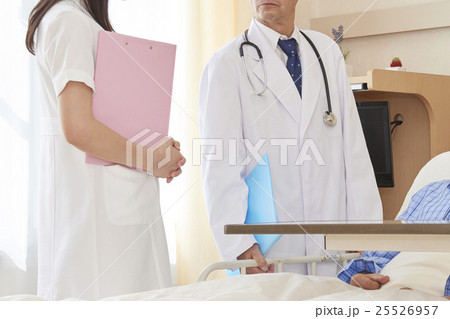 医療　病院　介護　医者　介護師　ナース　イメージシーン 25526957