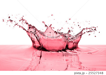 splashing red wine splashing red wine 25527348