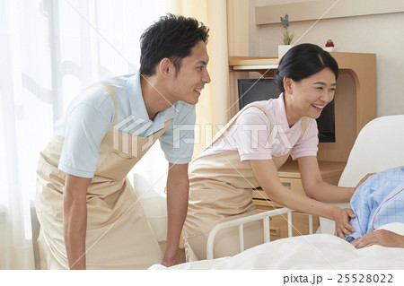 医療　病院　介護　医者　介護師　ナース　イメージシーン 25528022