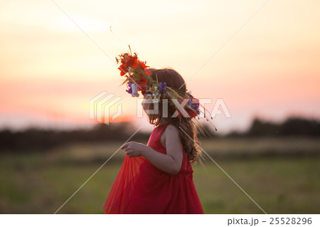 Dancing in the field 25528296