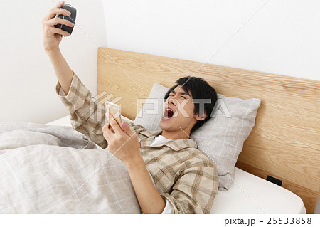 朝寝坊で慌てる 25533858