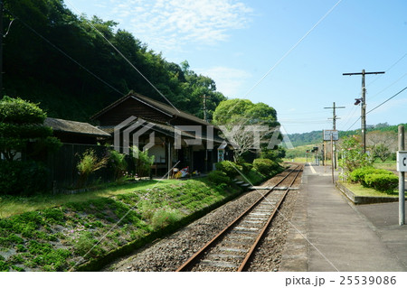 JR九州肥薩線・大畑駅(おこばえき)と無人のホーム JR九州肥薩線・大畑駅(おこばえき)と無人のホーム 25539086