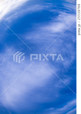 10月の朝の空と雲と橋（レタッチでより青く）縦 25539768