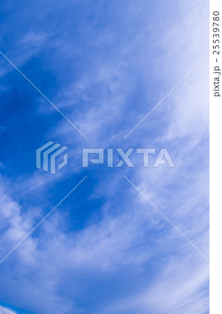 10月の朝の空と雲と橋（レタッチでより青く）縦 25539780