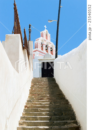 Upstairs to the door of the church 25540552