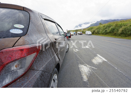 2016年10月8日未明阿蘇山中岳第一火口爆発的噴火36年ぶりにより火山灰に覆われる車両通行止め 2016年10月8日未明阿蘇山中岳第一火口爆発的噴火36年ぶりにより火山灰に覆われる車両通行止め 25540792