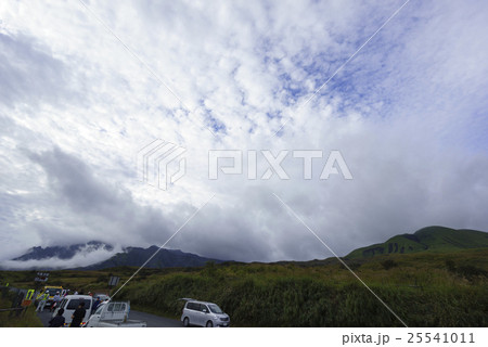 阿蘇山中岳第一火口マグマ水蒸気爆発的噴火36年ぶり噴煙1万m火山灰噴火警戒レベル3通行止め状況 阿蘇山中岳第一火口マグマ水蒸気爆発的噴火36年ぶり噴煙1万m火山灰噴火警戒レベル3通行止め状況 25541011