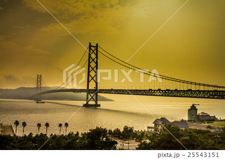明石海峡大橋の夕日 25543151
