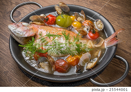 真鯛のアクアパッツア acqua pazza of the red snapper Italian 真鯛のアクアパッツア acqua pazza of the red snapper Italian 25544001