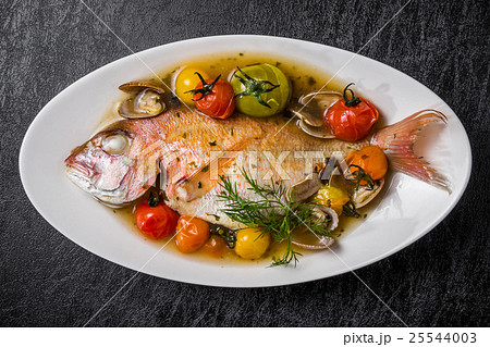 真鯛のアクアパッツア acqua pazza of the red snapper Italian 25544003