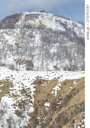 蛭ヶ岳へのびる雪の丹沢主脈 25545597