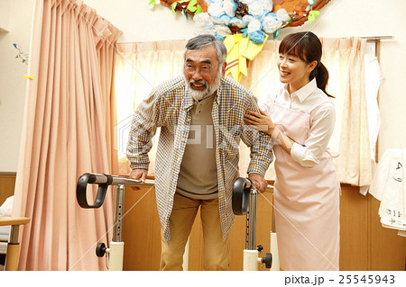 福祉　介護　グループホーム　デイサービス　デイケア　老人ホーム　歩行訓練 25545943