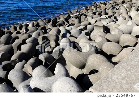 積丹半島はとある場所にあった消波ブロック 25549767