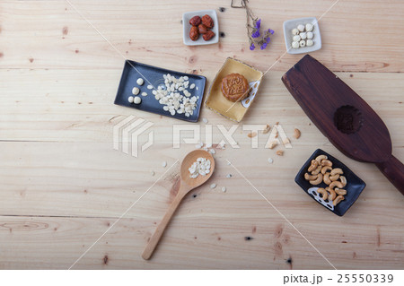 Chinesse Moon cake with ingredient Chinesse Moon cake with ingredient 25550339