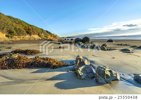 Moeraki Boulders on the Koekohe beach, New Zealand Moeraki Boulders on the Koekohe beach, New Zealand 25550438
