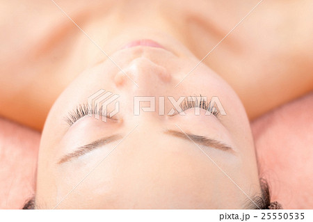 まつ毛接写 顔 フェイシャルエステ 美容イメージ エステ 女性 リラックス ビューティーイメージ まつ毛接写 顔 フェイシャルエステ 美容イメージ エステ 女性 リラックス ビューティーイメージ 25550535