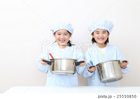 給食当番の子供達 給食当番の子供達 25550850