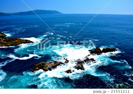 東北・三陸・碁石海岸　雷岩・乱曝谷展望台より眼下の海馬（トド）島磯越しに綾里崎を望む（１） 25551211