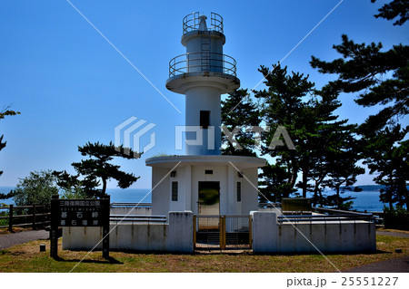 東北・三陸・碁石海岸　青空に映える碁石埼灯台（２） 25551227