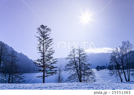 Landscape of frozen lake in Mountain 25551363