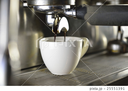 Coffee machine making coffee in a coffee shop Coffee machine making coffee in a coffee shop 25551391