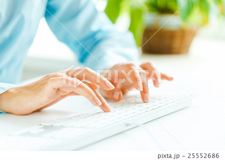 Woman office worker typing on the keyboard Woman office worker typing on the keyboard 25552686