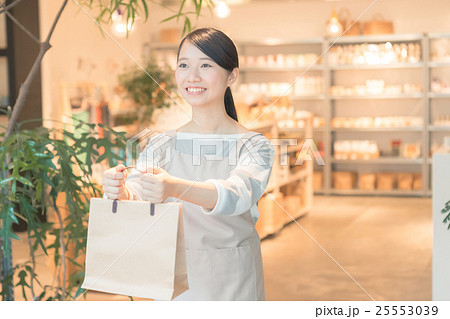 shopping complex 撮影協力:TENOHA DAIKANYAMA shopping complex 撮影協力:TENOHA DAIKANYAMA 25553039