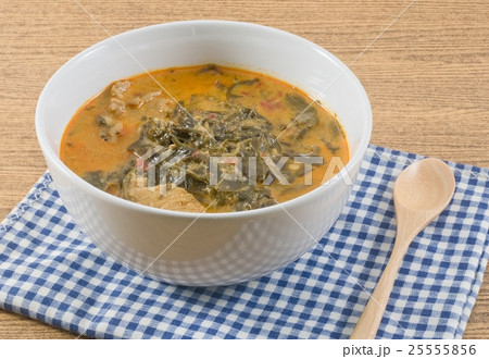 Coconut Milk Curry with Cassia Leaves and Pork 25555856