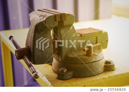 Vise tool in workshop or the garage for support Vise tool in workshop or the garage for support 25556920