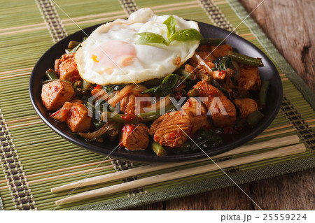 Spicy Stir-Fry Chicken with basil, green beans 25559224