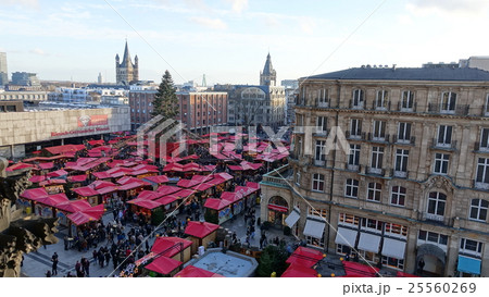 ケルン大聖堂横のクリスマスマーケット ケルン大聖堂横のクリスマスマーケット 25560269