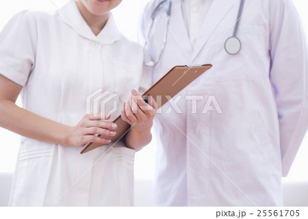 医者と看護士 医者と看護士 25561705