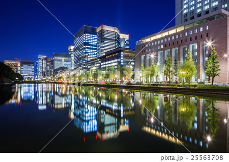東京 丸の内ビル街の夜景 東京 丸の内ビル街の夜景 25563708