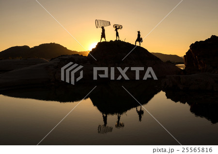 silhouette family fisherman 25565816