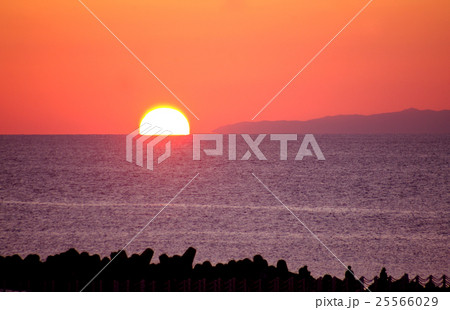 沈む夕陽 25566029