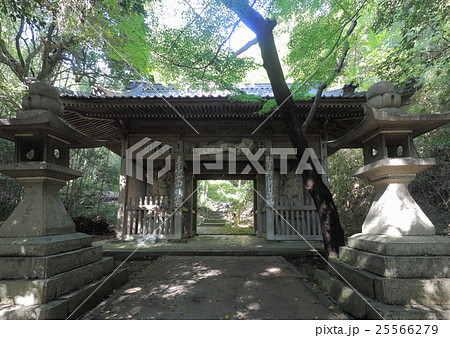 四国霊場第71番札所「弥谷寺」仁王門 四国霊場第71番札所「弥谷寺」仁王門 25566279