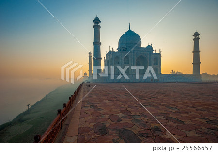 Taj Mahal at sunrise, Agra, India Taj Mahal at sunrise, Agra, India 25566657